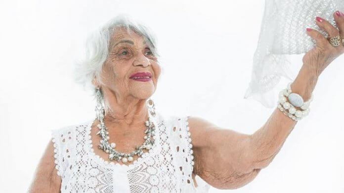 Com a graça dos seus 94 anos, a mineira que ganhou de aniversário um ensaio fotográfico