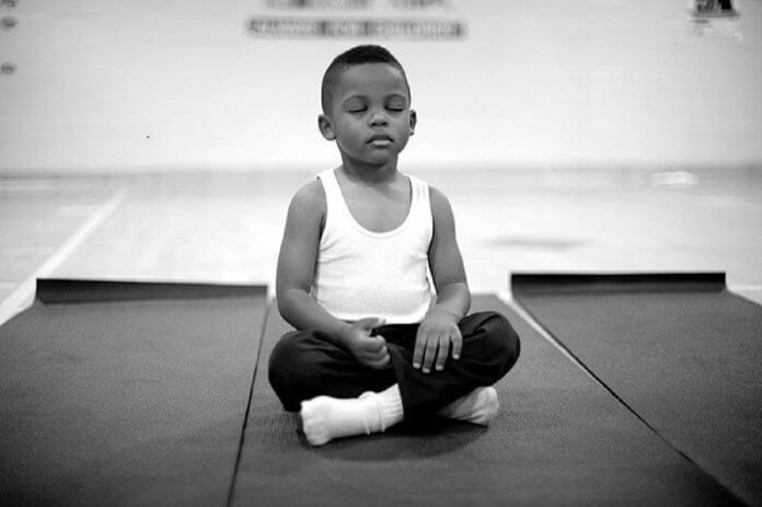 A melhor resposta está em nós: meditação em ambientes escolares.