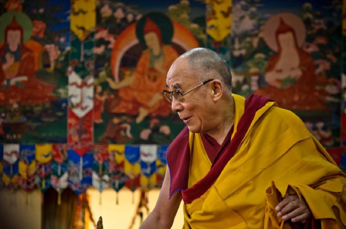 Dalai Lama: Precisamos de uma educação do coração