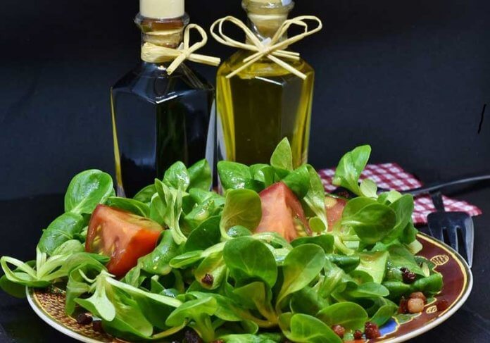 Comer salada todo dia retarda em 11 anos envelhecimento do cérebro