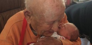 O primeiro encontro em movimento entre um homem de 105 anos e seu bisneto