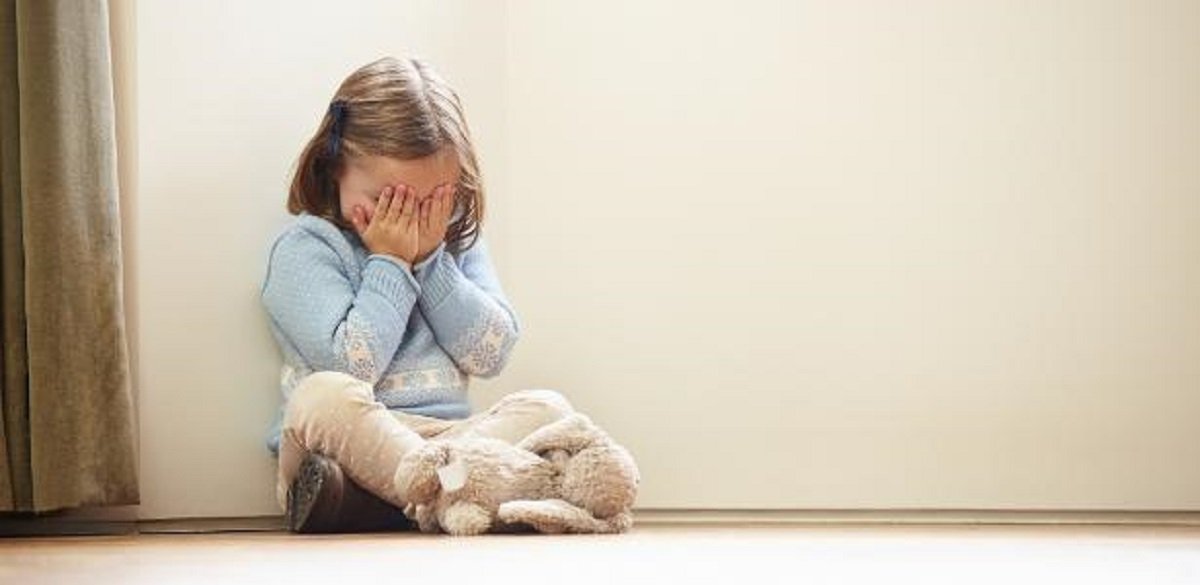 crianca-triste-menina-chorando-lei-da-palmada-1402696320128_v2_615x300