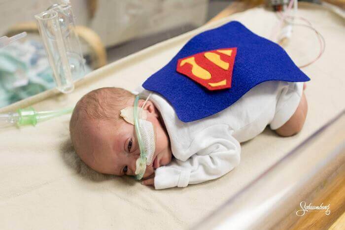 Hospital-nos-EUA-veste-bebês-prematuros-de-super-heróis-e-surpreende-Pais-04