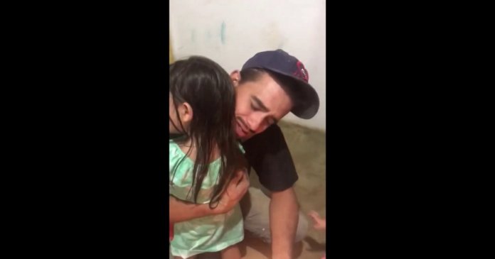 Pai faz surpresa de aniversário para filha e vídeo viraliza, emocionando toda a rede
