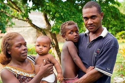 agrandeartedeserfeliz.com - Conheça os melanésios, os únicos negros do mundo com cabelos loiros naturais