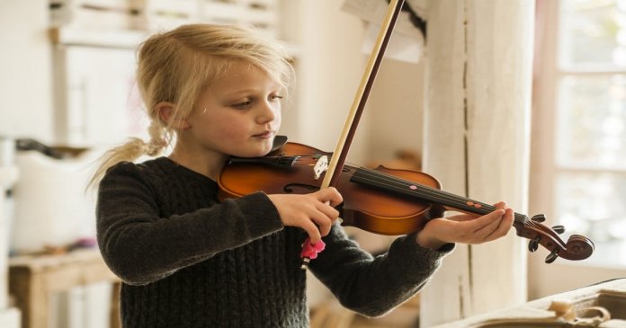 Tire o tablet ao seu filho e dê-lhe um instrumento musical