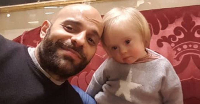 Pai solteiro adota menina com síndrome de Down que foi rejeitada por 20 famílias