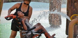 Inaugurado primeiro parque aquático do mundo para crianças com deficiência