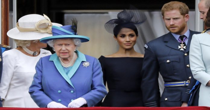 A rainha Elizabeth revelou seu total apoio à decisão de Harry e Meghan