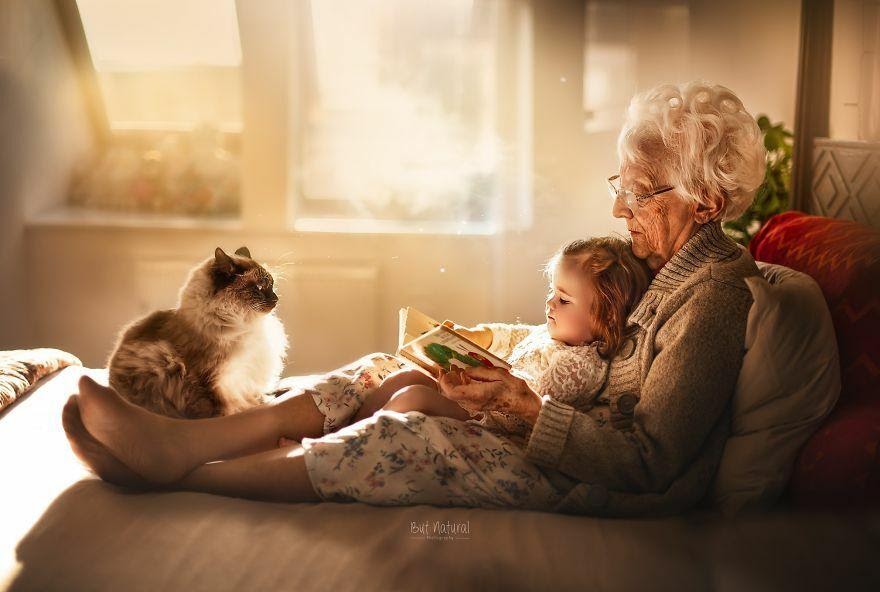 agrandeartedeserfeliz.com - Fotógrafa registra momento único entre crianças e seus avós. As imagens são de encher os olhos