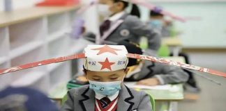 Escola na China adota ‘chapéu-helicóptero’ para garantir distância entre alunos