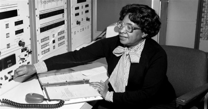 NASA homenageia primeira engenheira negra da história e muda nome da sede