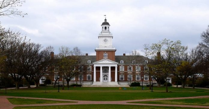 Johns Hopkins University oferece curso online gratuito de primeiros socorros psicológicos