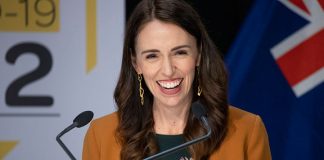 Jacinda Ardern comemora dançando ao anunciar que a Nova Zelândia está livre do coronavírus