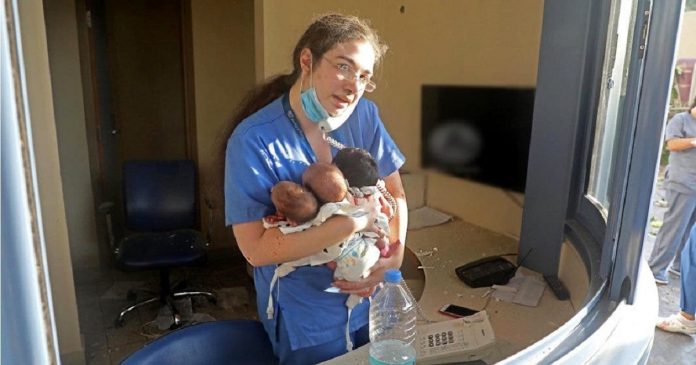 Heroína: Enfermeira salva três recém-nascidos na explosão de Beirute