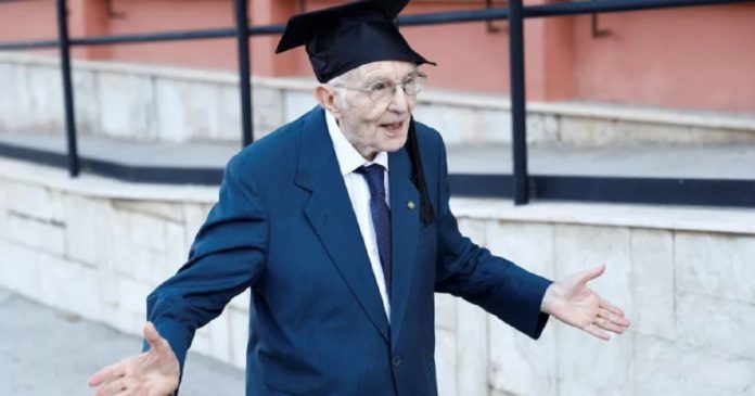 Vovô italiano de 96 anos é a pessoa mais velha a se formar no país