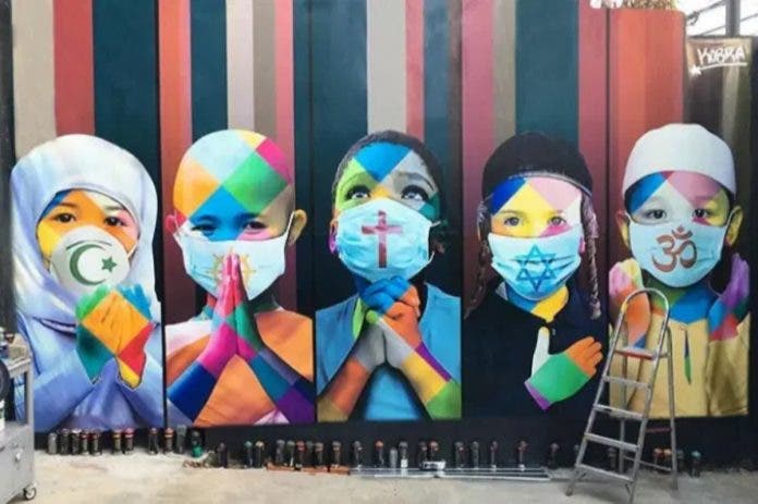 Eduardo Kobra retrata as 5 maiores religiões do planeta unidas contra o coronavírus em mural