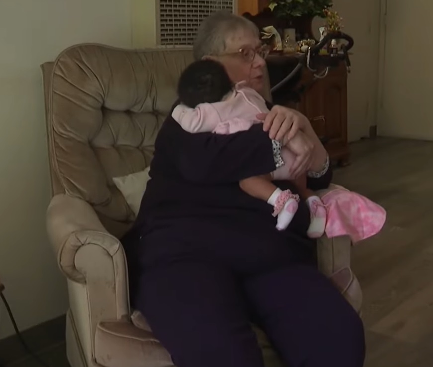 agrandeartedeserfeliz.com - Mulher de 78 anos acolheu 81 bebês rejeitados ao longo de 34 anos: 'É o meu chamado'