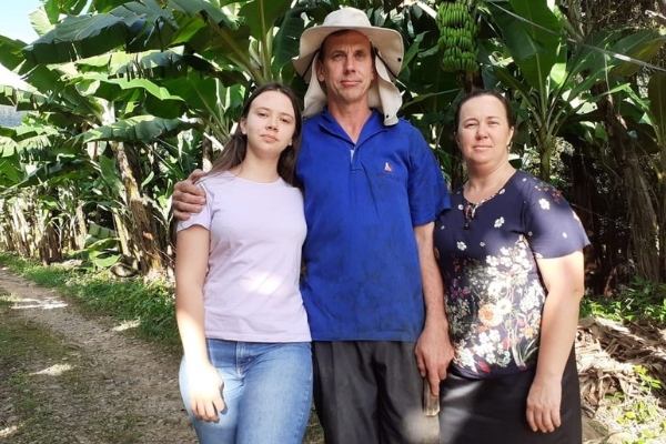 Filha-de-produtores-de-banana-vence-obstaculos-e-e-aprovada-em-Medicina