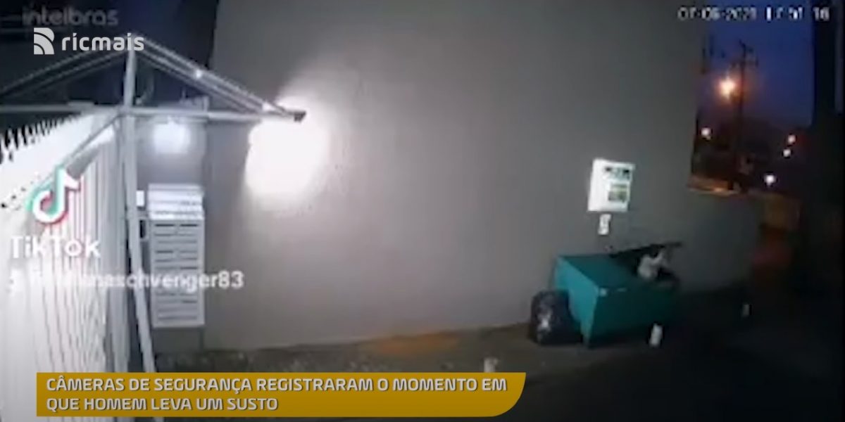 agrandeartedeserfeliz.com - Vizinhos providenciam abrigo e comida para morador de rua que entrou em caçamba para fugir do frio