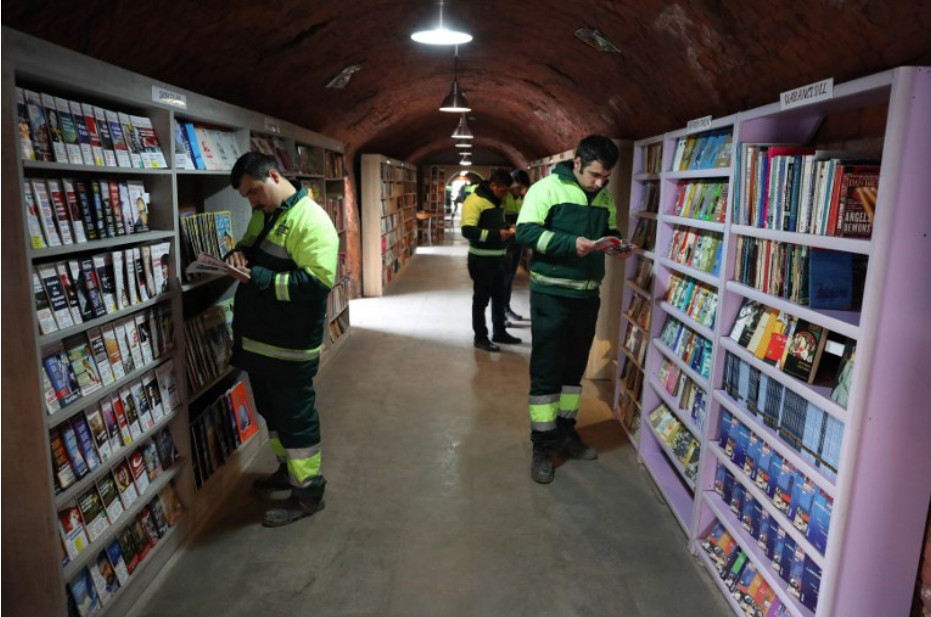 agrandeartedeserfeliz.com - Coletores de lixo criam biblioteca comunitária com milhares de livros reciclados das ruas