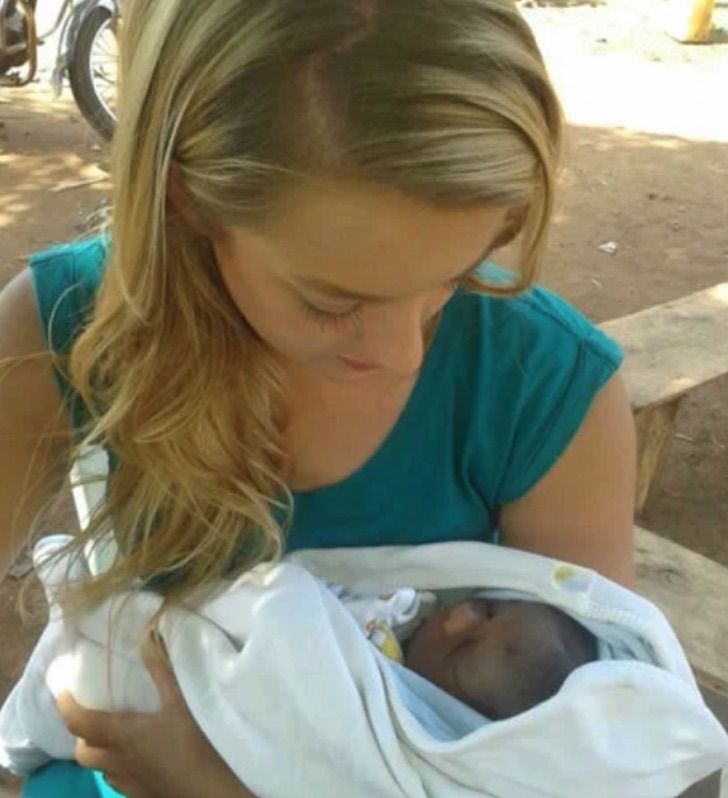 agrandeartedeserfeliz.com - Após 6 anos de luta, britânica consegue adotar criança que ficou órfã após o nascimento em Uganda