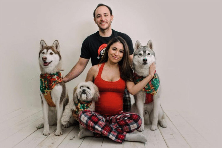 agrandeartedeserfeliz.com - Companhia a&eacute;rea permite embarca&ccedil;&atilde;o de 2 c&atilde;es Husky Siberiano em voo com sua fam&iacute;lia
