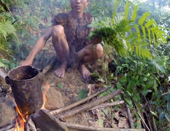 agrandeartedeserfeliz.com - Homem viveu com o pai isolado em floresta por 41 anos no Vietnã: 'Mogli da vida real'