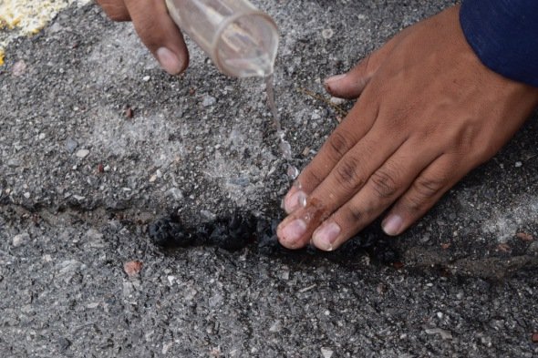 agrandeartedeserfeliz.com - Jovem mexicano desenvolve asfalto com pneus usados que se regenera com água da chuva