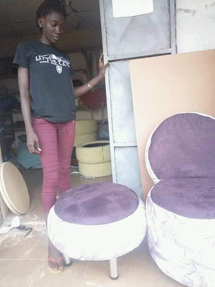 agrandeartedeserfeliz.com - Artesã africana transforma pneus velhos que iriam para o lixo em móveis cheios de personalidade
