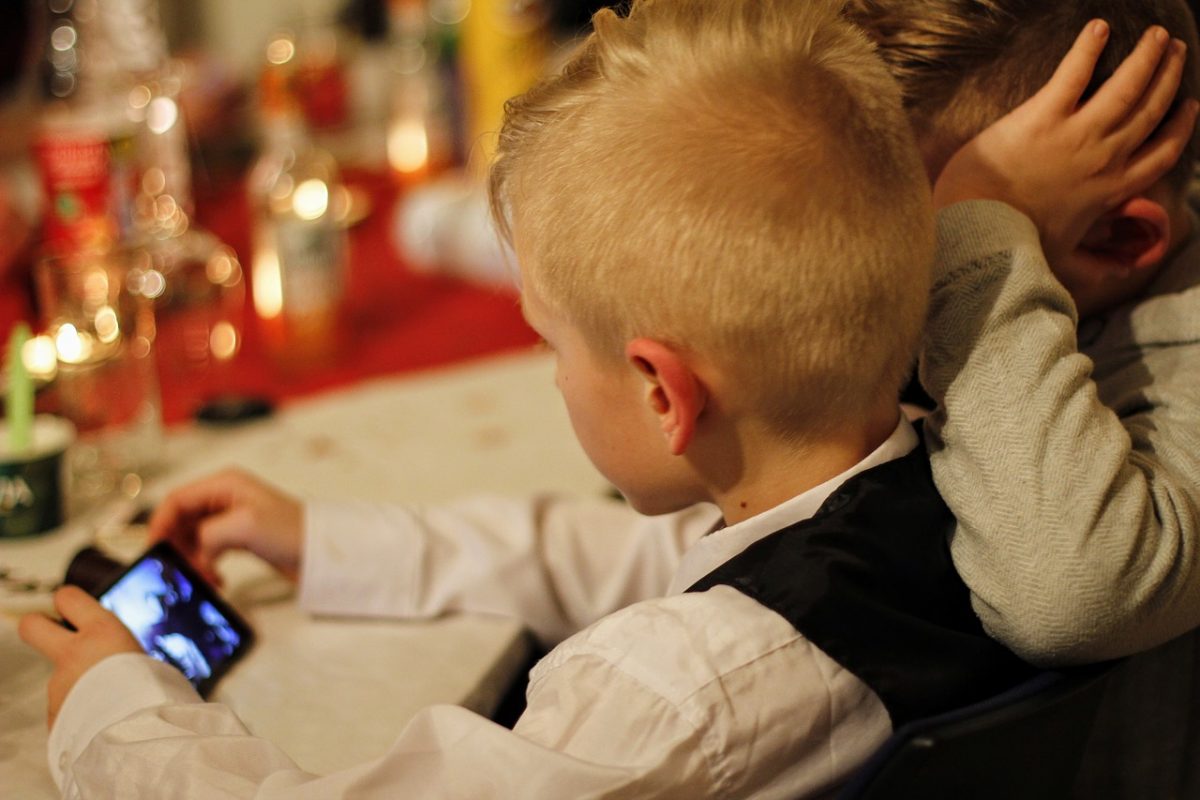 agrandeartedeserfeliz.com - O uso excessivo de celulares pode prejudicar nossos filhos