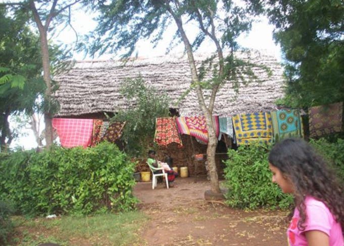 agrandeartedeserfeliz.com - Jovem desenvolve 'mochilas solares' para crianças de comunidades que não têm eletricidade