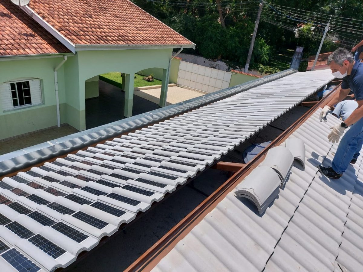 agrandeartedeserfeliz.com - Startup do Brasil cria telha ecológica capaz de gerar energia solar de baixo custo