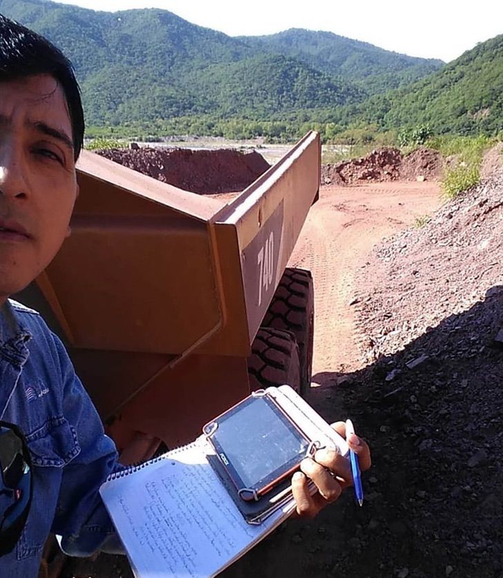 agrandeartedeserfeliz.com - Operador conquista diploma de Direito estudando sob guindaste de obra nas horas vagas