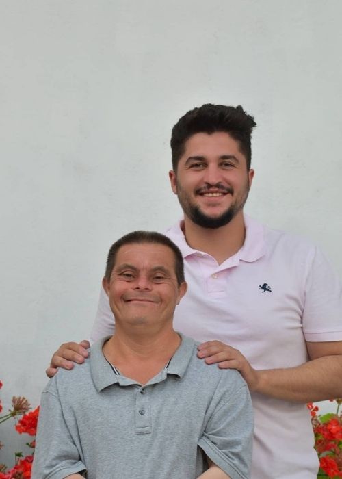 agrandeartedeserfeliz.com - Filho agradece ao pai, que tem Down, pelo apoio incondicional rumo ao diploma de Odontologia