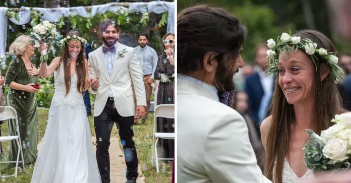 Noiva se casa com vestido tátil para que o marido cego pudesse senti-la ao seu lado
