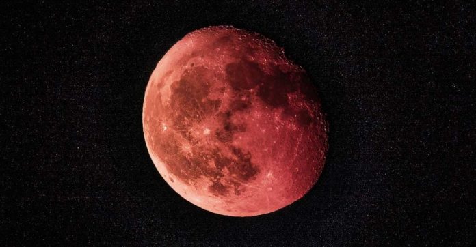 O maior eclipse lunar do século acontece na próxima semana