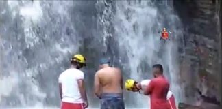 Homem morre ao cair de altura de 30 metros em cachoeira enquanto tentava fazer selfie