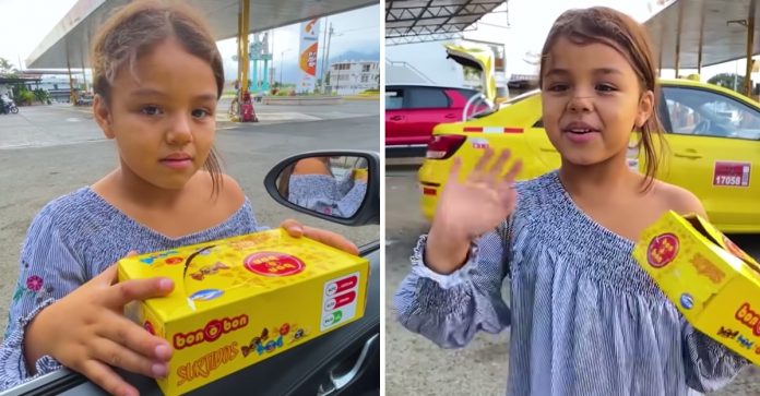 Menina de 6 anos que vende doces nas ruas fala 4 idiomas e sonha estudar medicina veterinária