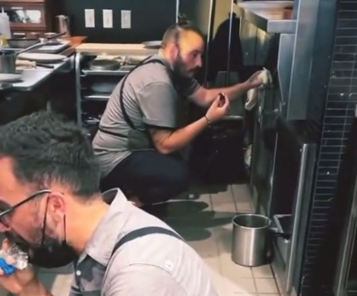 agrandeartedeserfeliz.com - Em vídeo surpreendente, chef de cozinha denuncia condições de trabalho desumanas de restaurante