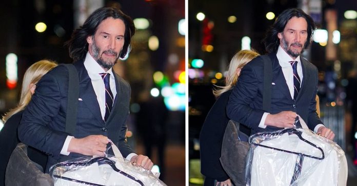 portada-keanu-reeves-formal Keanu Reeves surge super elegante para promover Matrix Resurrections; veja fotos