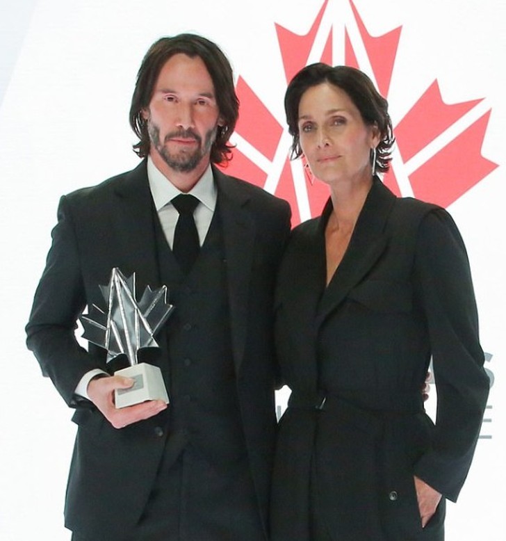 agrandeartedeserfeliz.com - Keanu Reeves surge super elegante para promover Matrix Resurrections; veja fotos