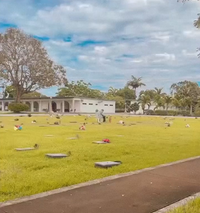 agrandeartedeserfeliz.com - Por 5 anos, idoso visita sua esposa falecida no cemitério e passa todo Natal "com ela"