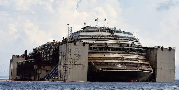 agrandeartedeserfeliz.com - Fotógrafo entra em cruzeiro abandonado no mar e captura imagens incríveis; veja fotos