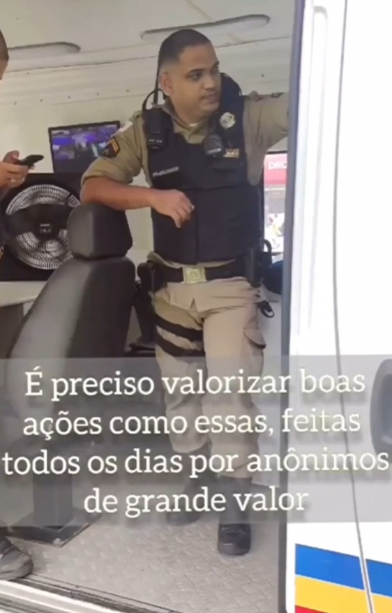 agrandeartedeserfeliz.com - Policial faz super-compra para rapaz carente que o abordou pedindo apenas um saco de feijão