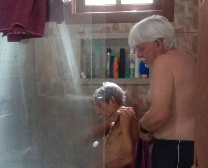 agrandeartedeserfeliz.com - Idoso de 75 anos faz companhia à amigo de 89 até seus últimos dias