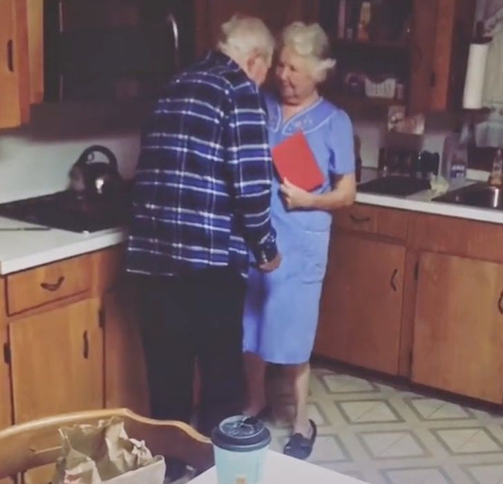 agrandeartedeserfeliz.com - Idoso pede para esposa ser sua "namorada" após 64 anos juntos: "Você faz meu mundo girar"