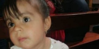 Menina de 2 anos morre após comer biscoito envenenado, que teria sido jogado para “silenciar cão barulhento”