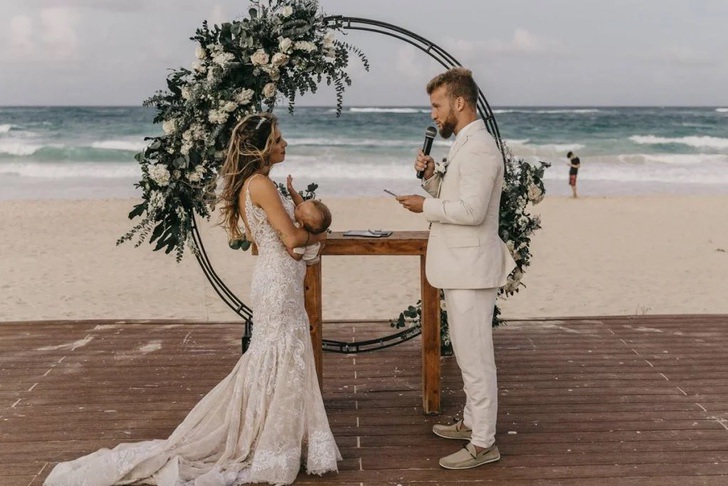 agrandeartedeserfeliz.com - Mãe amamenta seu bebê durante casamento enquanto diz 'sim' ao futuro marido [VIDEO]