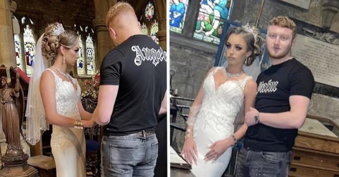 Noivo é criticado por chegar ao próprio casamento vestindo jeans rasgados e camiseta